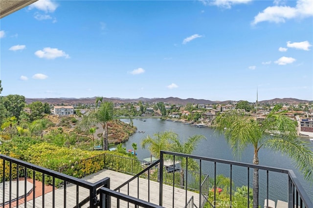 water view featuring a mountain view