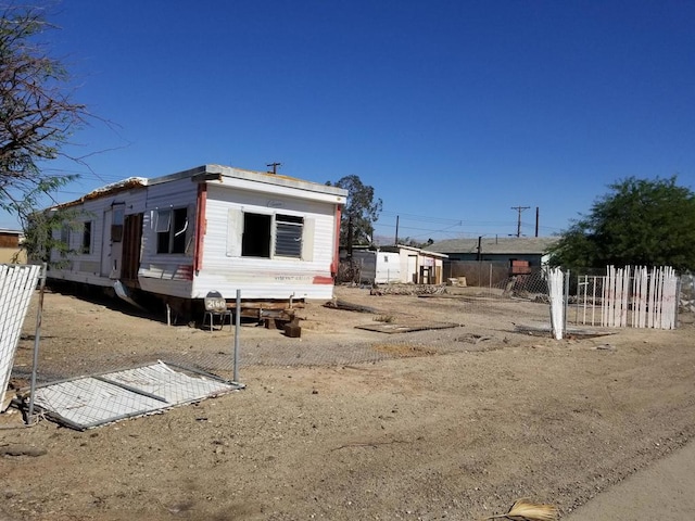 Listing photo 3 for 2160 3rd St, Bombay Beach CA 92257