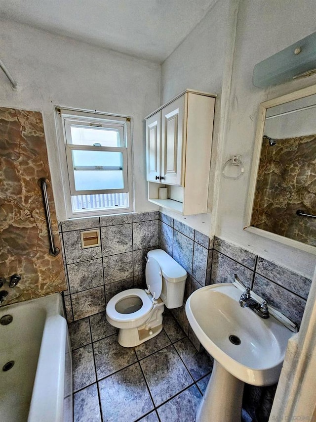 full bathroom featuring tile patterned flooring, toilet, tile walls, and sink