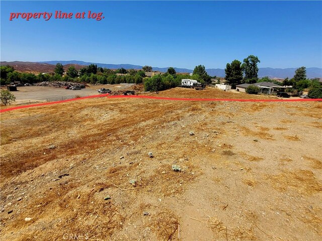 view of yard with a mountain view