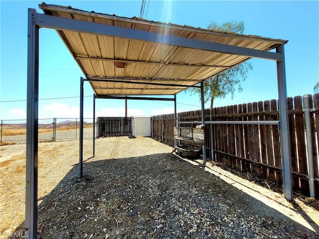 view of yard with an outdoor structure