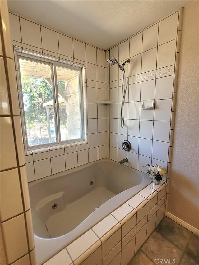 bathroom with tiled shower / bath combo