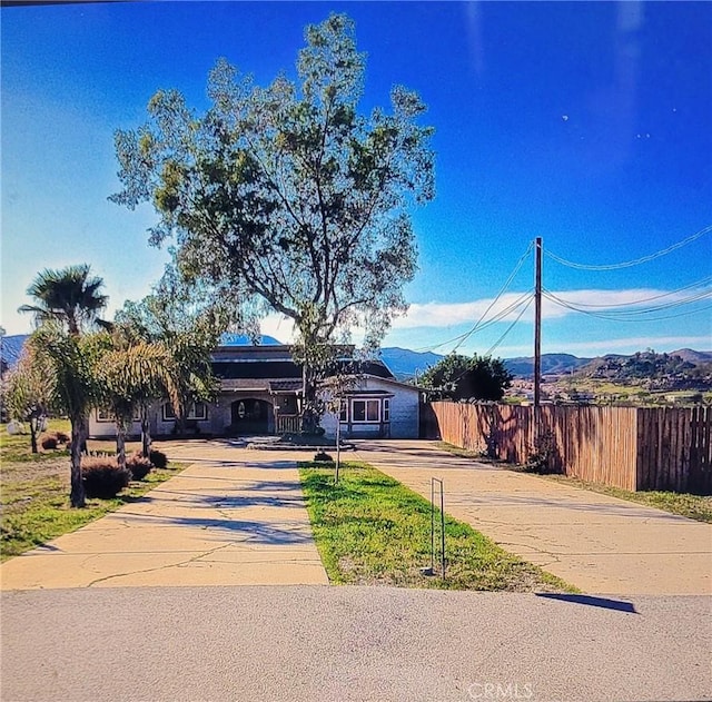 view of front facade featuring a mountain view