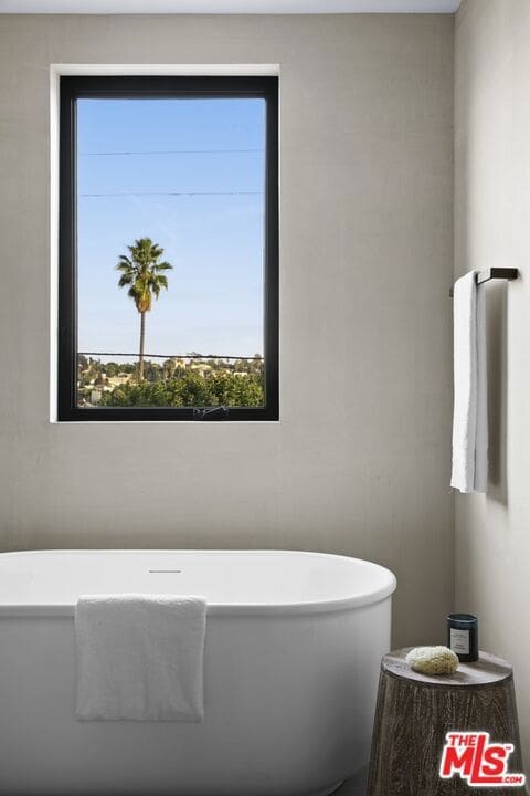 bathroom featuring a bathing tub