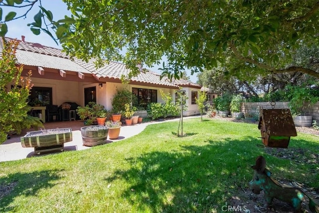 view of yard featuring a patio