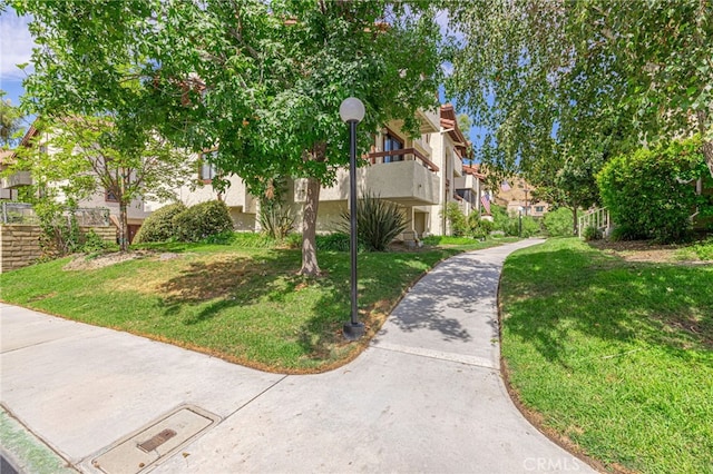 view of property's community featuring a lawn