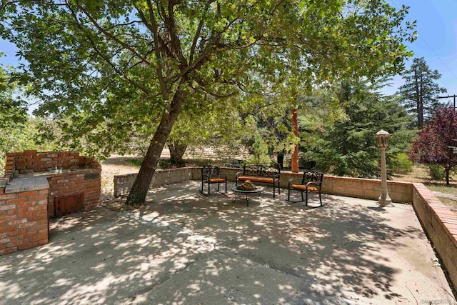 view of patio with an outdoor fire pit