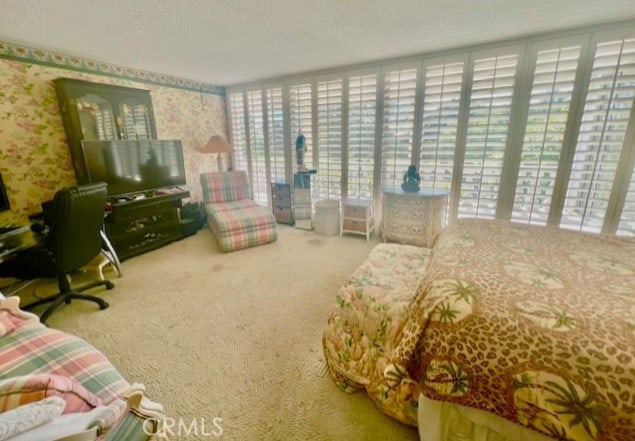 730 Santiago Ave, Long Beach, CA 90804 - bedroom featuring carpet flooring, a textured ceiling, and wallpapered walls