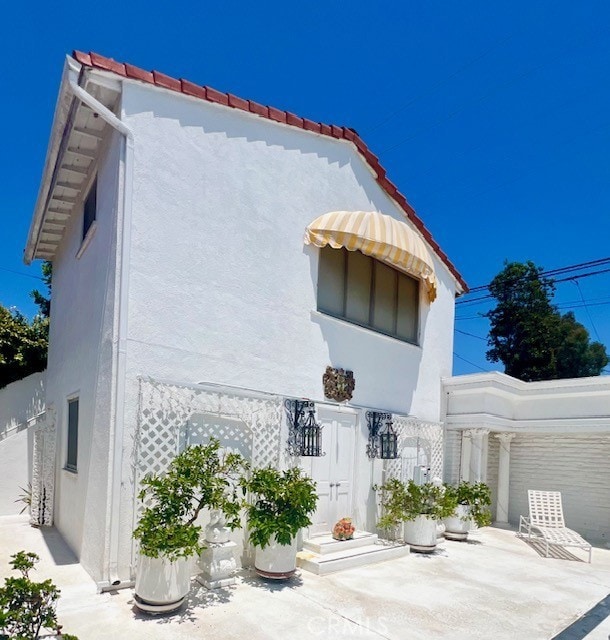 730 Santiago Ave, Long Beach, CA 90804 - rear view of property featuring stucco siding