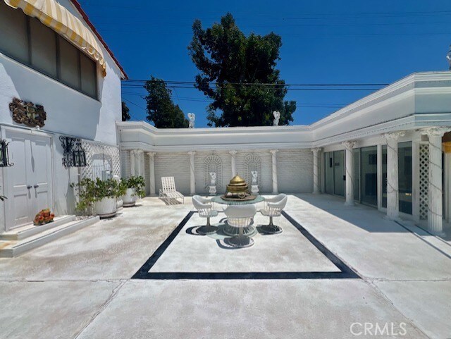 730 Santiago Ave, Long Beach, CA 90804 - view of patio / terrace