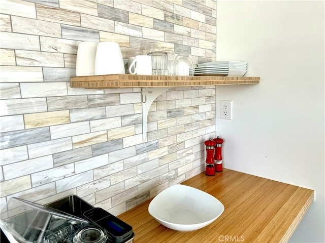 kitchen with backsplash