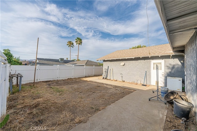 view of yard featuring a patio