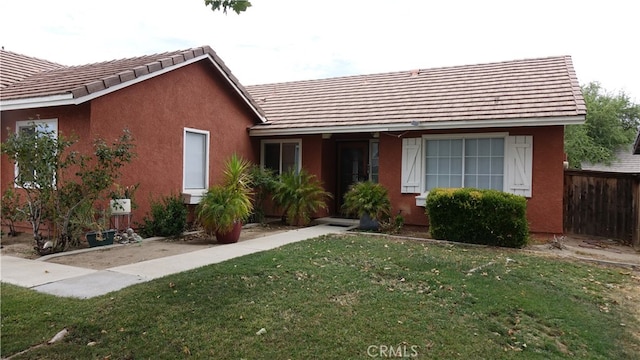 view of front of house featuring a front lawn