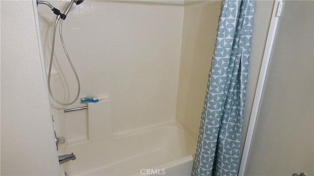 bathroom featuring shower / bath combo