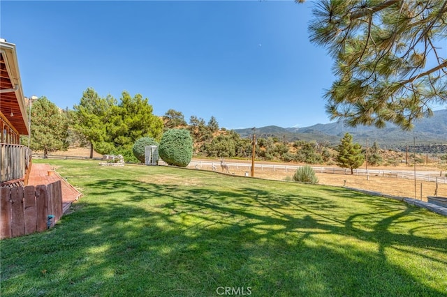 view of yard with a mountain view