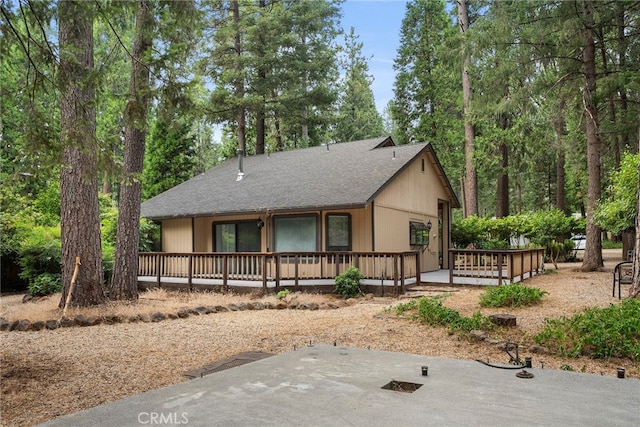 view of front of property featuring a deck