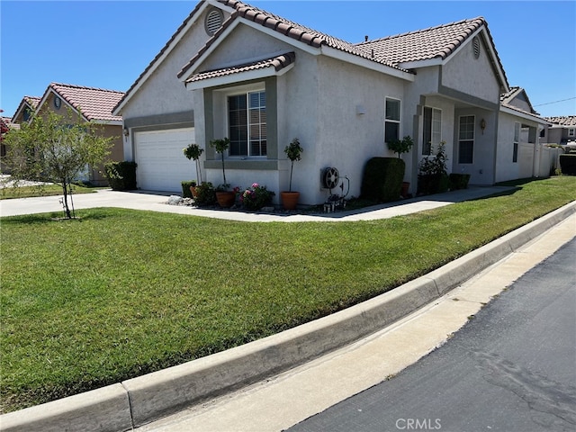 view of front of property featuring a front lawn