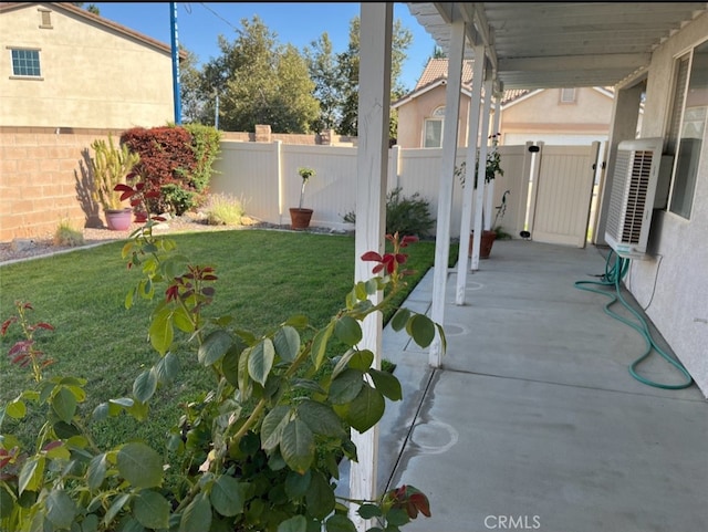 view of yard featuring a patio