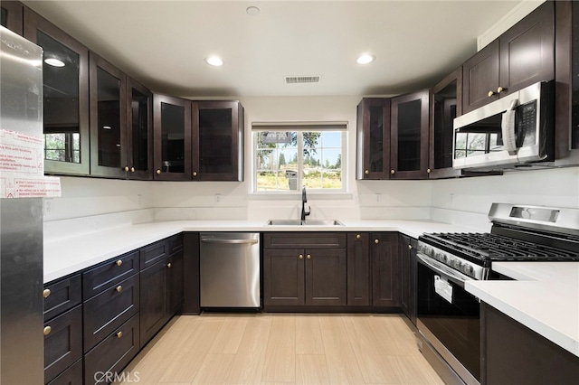 kitchen featuring a sink, visible vents, appliances with stainless steel finishes, and recessed lighting