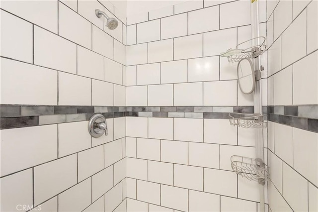 full bathroom featuring tiled shower