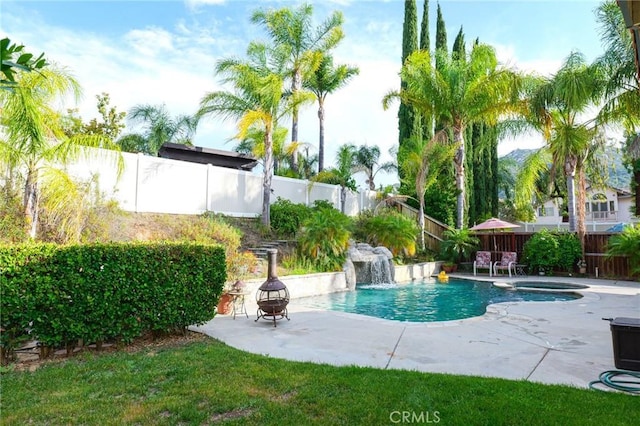 view of swimming pool featuring an in ground hot tub and pool water feature