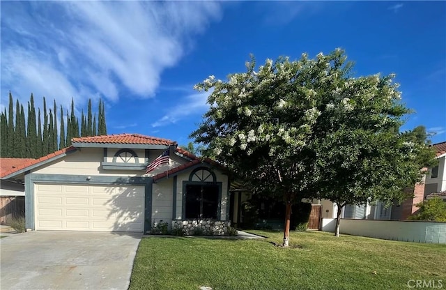 view of front facade featuring a garage and a front lawn