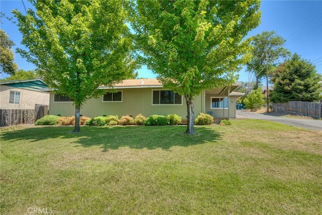 view of front of property with a front yard