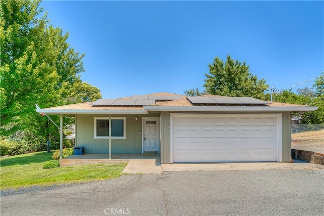 view of front of home featuring a garage and a front yard