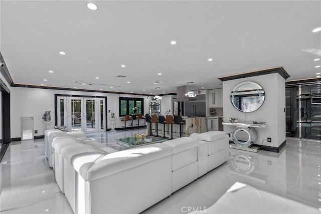 living area with crown molding, recessed lighting, and baseboards