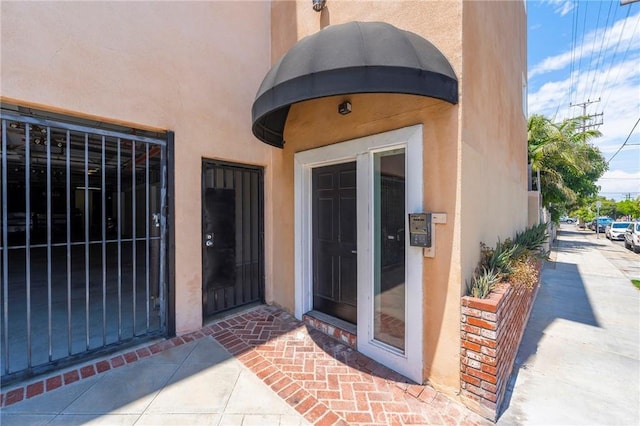 637 S Grand Ave Unit 4, San Pedro, CA 90731 - entrance to property featuring stucco siding