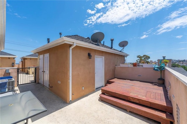 637 S Grand Ave Unit 4, San Pedro, CA 90731 - exterior space featuring stucco siding and a wooden deck