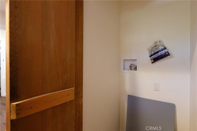 1384 Golden Rule Ln, Lake Arrowhead, CA 92352 - clothes washing area with washer hookup