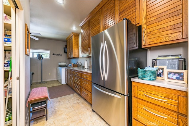 kitchen with sink, stainless steel fridge, and ceiling fan