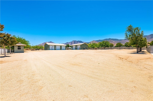 view of yard with a mountain view