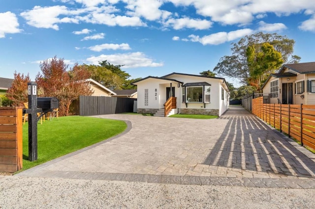 view of front of house with a front lawn