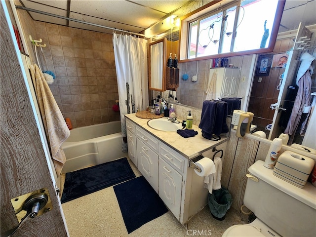 full bathroom with shower / bath combination with curtain, vanity, and toilet