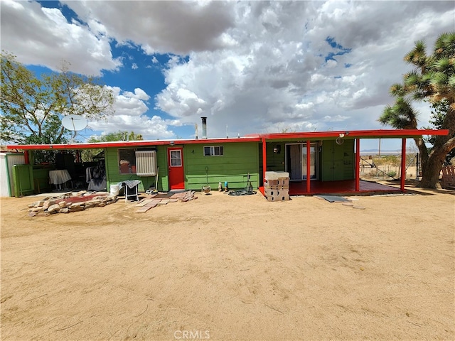 view of front facade featuring an outdoor structure