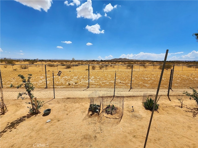 view of yard featuring a rural view