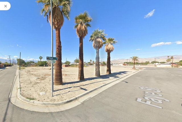 Listing photo 3 for 44093 Faye St, Indio CA 92201