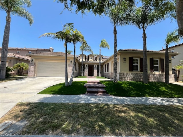 view of front facade with a garage and a front yard