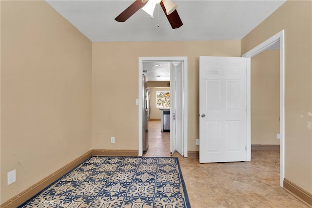 empty room with ceiling fan