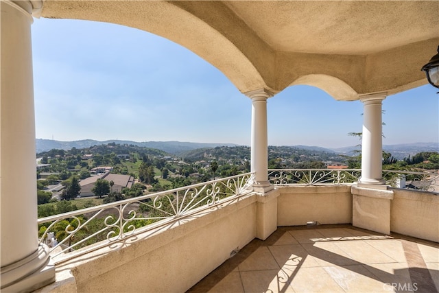 balcony featuring a mountain view