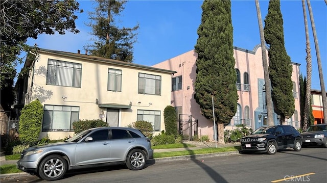 view of front facade with stucco siding