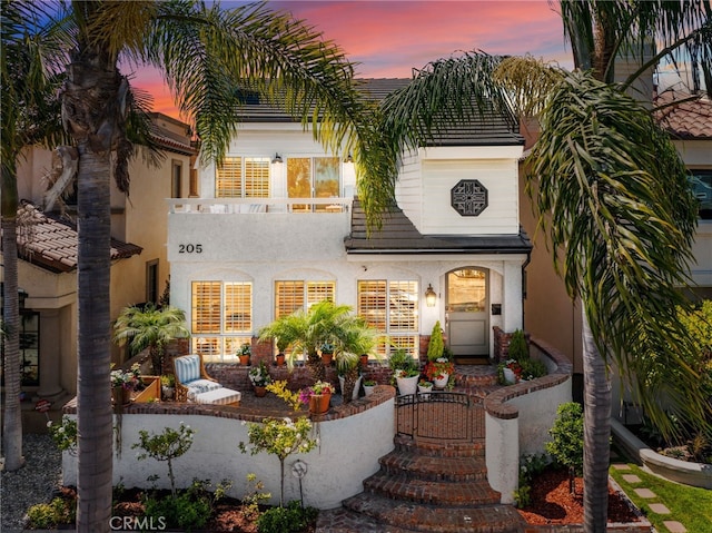 view of front of home featuring a balcony