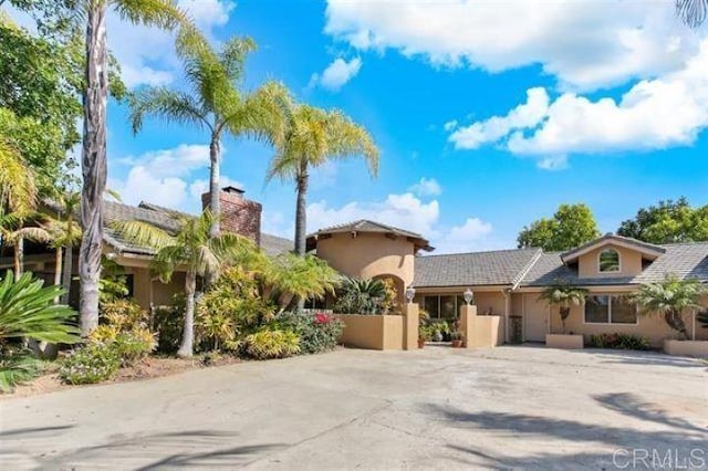 view of front of property