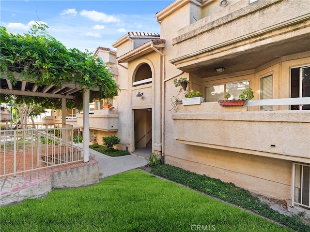 view of yard with a patio area