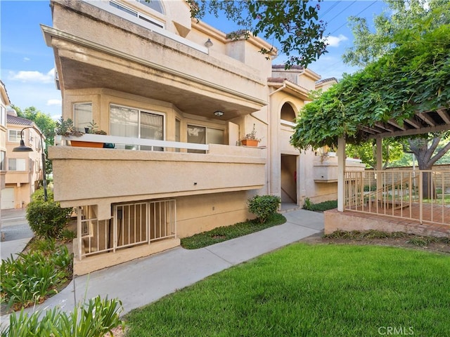19810 Sandpiper Pl Unit 22, Newhall, CA 91321 - exterior space with stucco siding, a balcony, and fence