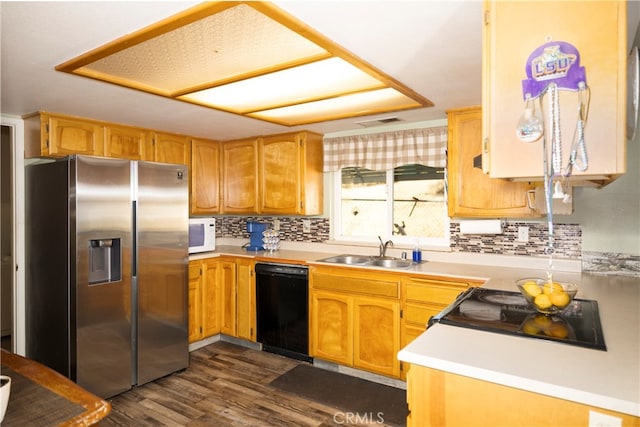 kitchen with dark hardwood / wood-style flooring, stainless steel fridge with ice dispenser, sink, dishwasher, and backsplash