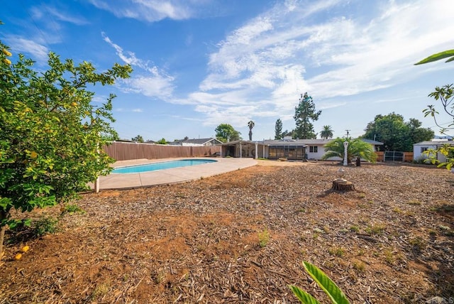 view of yard featuring a fenced in pool