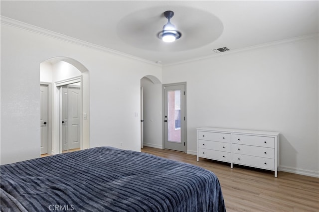 bedroom with crown molding, ceiling fan, and light hardwood / wood-style flooring